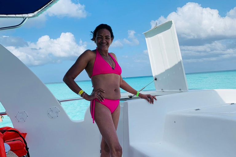 From Punta Cana: Saona Island Boat Trip with Buffet