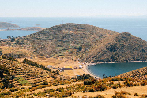 Puno: Copacabana & Isla del Sol Day Trip with Show