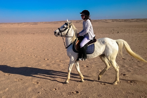 Au départ d'Hurghada : Lever de soleil sur la mer Rouge et randonnée équestre dans le désertHurghada : 2 heures de randonnée à cheval seulement