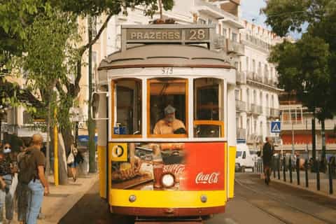 Lisbonne : Tram 28, Alfama et dégustation de pastéis de nata, visite à pied
