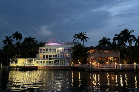 Miami: Unlimited Prosecco Cruise with Skyline Views