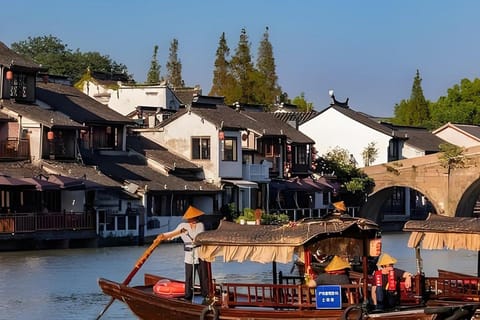 Shanghai: Zhujiajiao Water Town Tour with Kungfu Experience