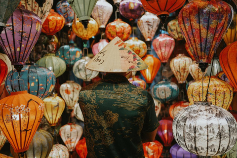 Hoi An: Private Photoshoot with Rowboat Ride & Lanterns