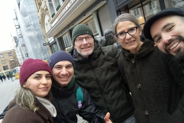 Düsseldorf: Cool Guided City Tour in English or Spanish