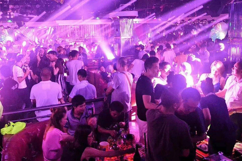 Montevideo: Feel the local magic in a bohemian nightclub with a live show Vibrate with the Magic of Local Nightlife: Live Music, Dancing, and Pure Energy