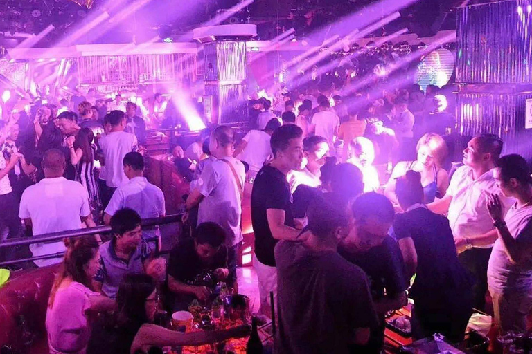 Montevideo: Feel the local magic in a bohemian nightclub with a live show Vibrate with the Magic of Local Nightlife: Live Music, Dancing, and Pure Energy