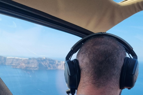 Santorini: Volo turistico privato in elicotteroSantorini: volo panoramico in elicottero privato di 20 minuti