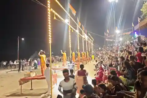 Varanasi: Caminhada pelo património Ghat com estudantes da BHU