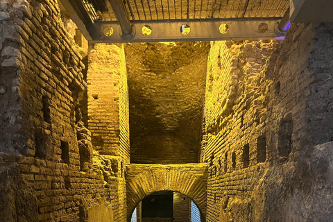 Rom: Trevifontänen Underjordisk rundtur i Trevifontänens distrikt och glassFransk guidad tur och gelato