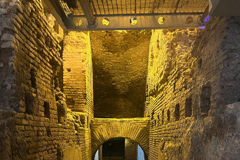 Rom: Trevifontänen Underjordisk rundtur i Trevifontänens distrikt och glassFransk guidad tur och gelato