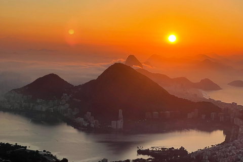 Dois irmãos sunrise hike & drone video