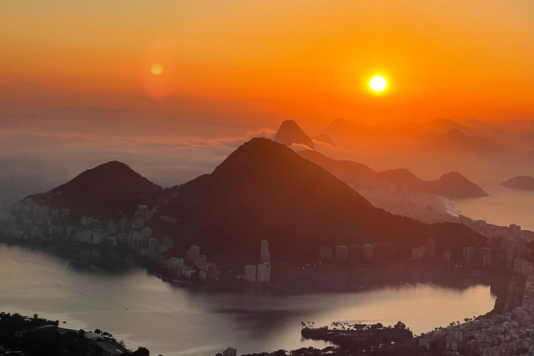 Dois irmãos sunrise hike & drone video