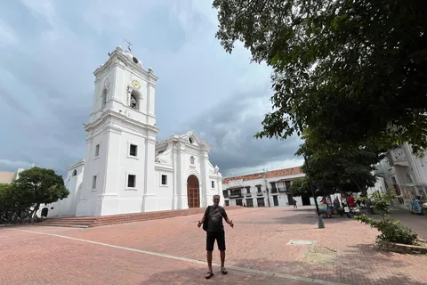 Cartagena: Barranquilla and Santa Marta BILINGUAL GUIDE