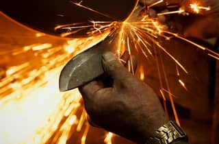 Kathmandu: Workshop zur Herstellung von Gurkha-Messern (Khukuri)
