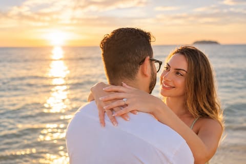 Phuket: Hire a professional photographer at your own resort