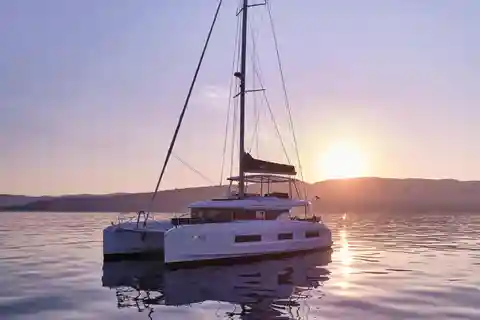Héraklion : Croisière en catamaran sur l'île de Dia avec repas