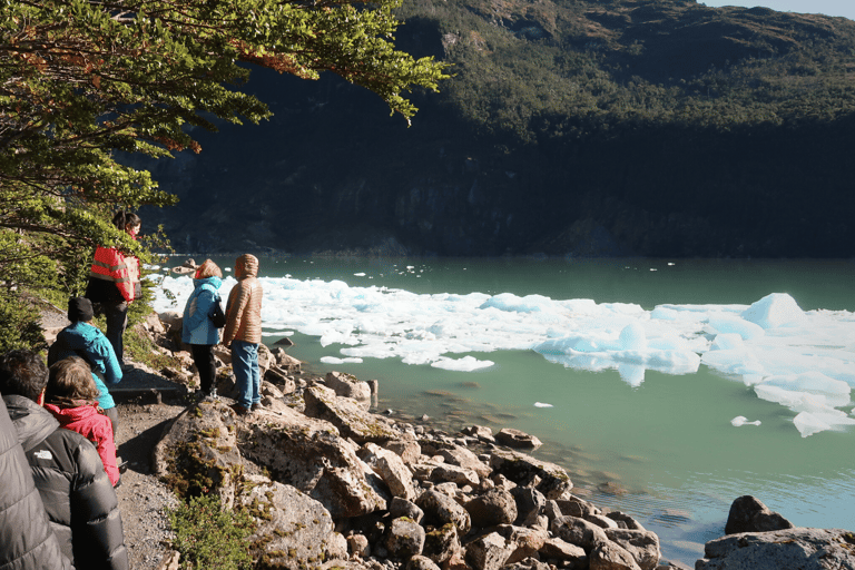 Puerto Natales : navigation vers les glaciers Balmaceda et SerranoPuerto Natales : Navigation vers les glaciers Balmaceda et Serrano