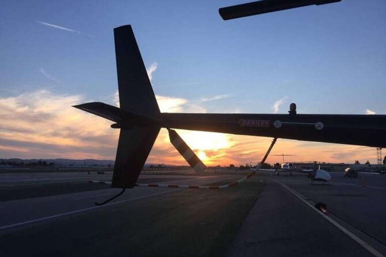 Burbank: 1 hora de passeio romântico particular de helicóptero ao pôr do sol