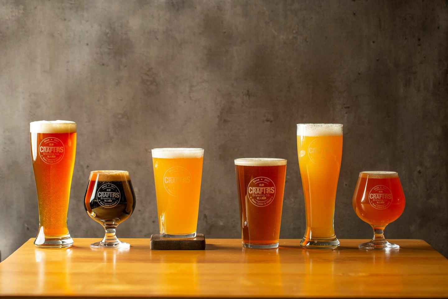 Lisbon: Brewery Experience with 5 Craft Beer Tastings