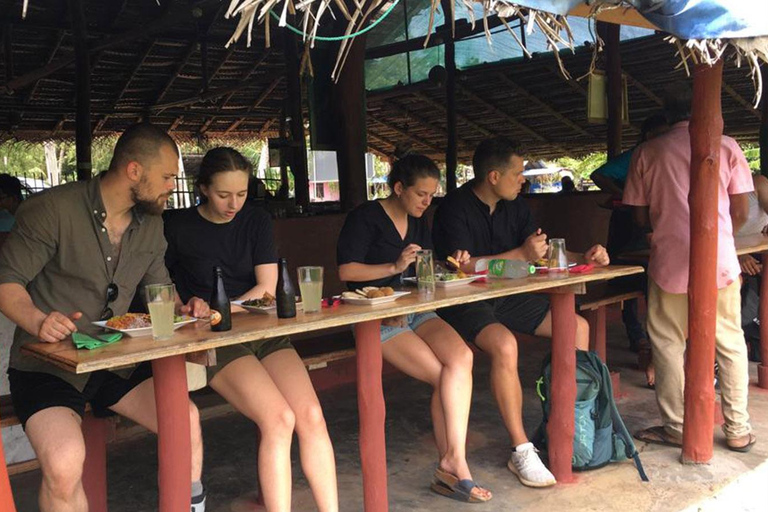 Minneriya: Safári selvagem e passeio turístico em PolonnaruwaSafári selvagem em Minneriya e excursão de um dia a Polonnaruwa