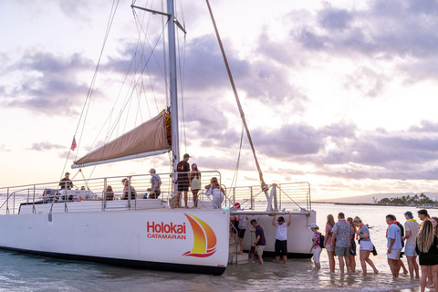 Waikiki: Friday Night Fireworks Cruise from Beach