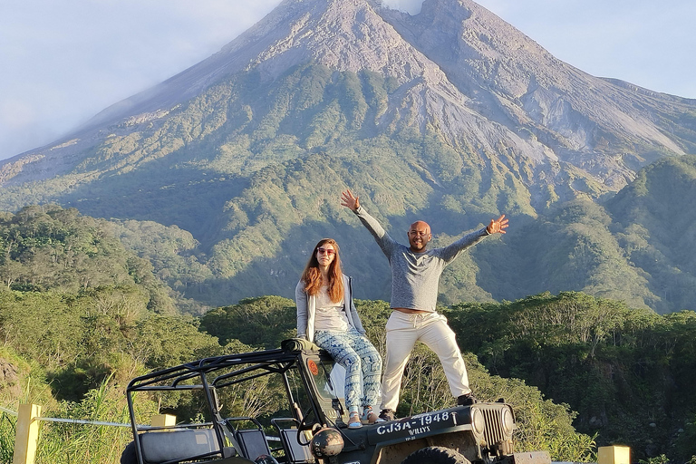 Yogyakarta : viaje al amanecer del merapi, jomblang y cuevas de pindulesta opción no incluye las entradas a las atracciones