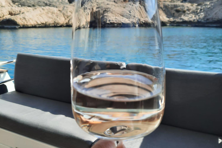 Marseille: Catamaran cruise to discover Frioul Islands