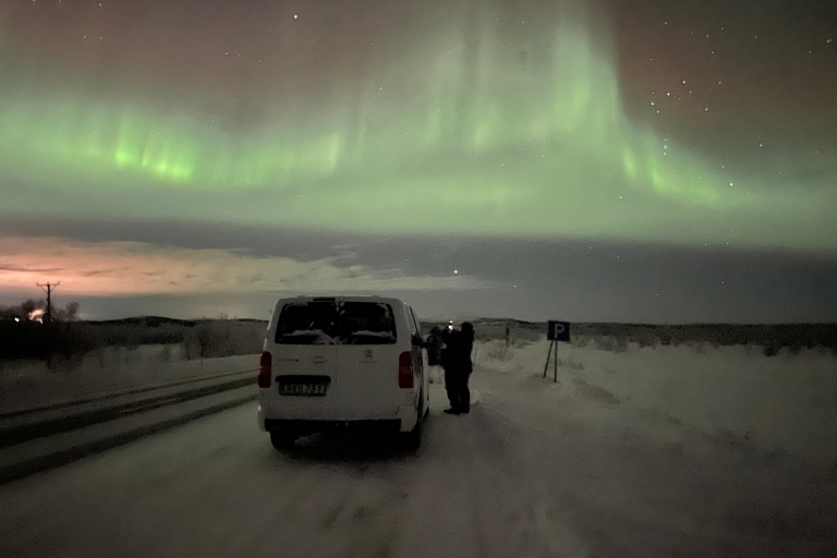 Excursión en minibús a la aurora boreal en el Parque Nacional de Abisko