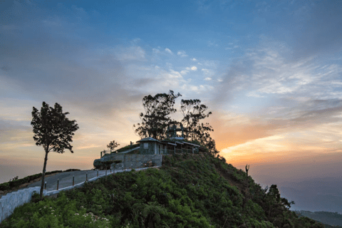 Ella: Hill Country Train Ride & Lipton’s Seat Tuk-Tuk Tour