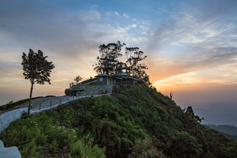 Ella: Hill Country Train Ride & Lipton’s Seat Tuk-Tuk Tour