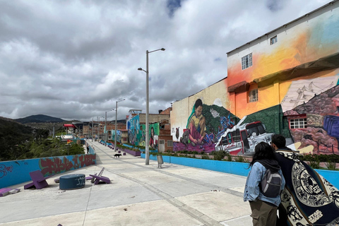 Bogotá: El Paraíso and Cable Car Favelas Tour