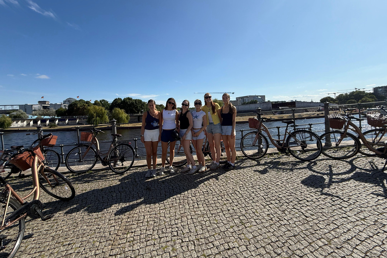 Berlin : visite à vélo de 3,5 heures - Un voyage dans le temps à travers la capitaleBerlin : balade à vélo de 3,5 heures - Un voyage dans le temps à travers la capitale
