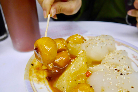 (H5)Hong Kong: Kowloon Guided Tour with Street Food Tasting