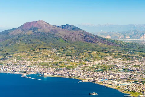 Vésuve et Herculanum depuis Naples
