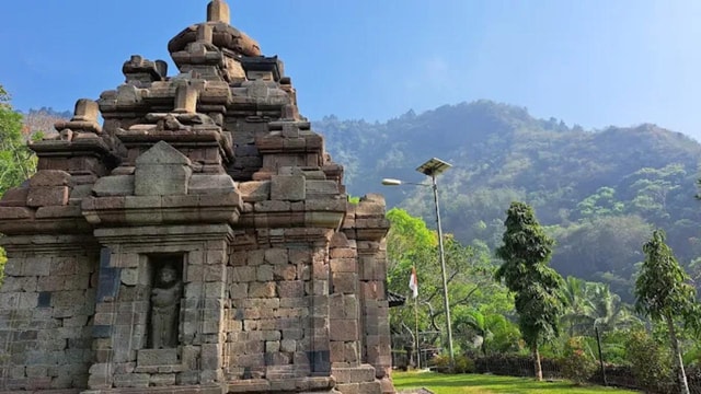 Selogriyo Temple, Rice Trek & Elo Rafting from Yogyakarta