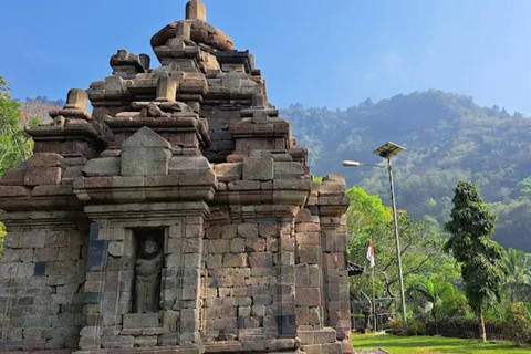 Avventura al Tempio di Selogriyo: trekking tra risaie e rafting sul fiume EloAvventura al tempio di Selogriyo: trekking nella risaia e rafting sul fiume Elo