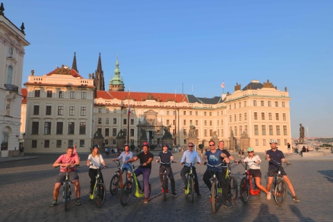 Prague: visite guidée du vélo électrique / scooter électriqueVisite privée guidée en direct de 180 minutes
