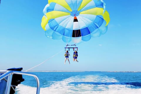 Hurghada: Thrilling Parasailing Experience with Transfer