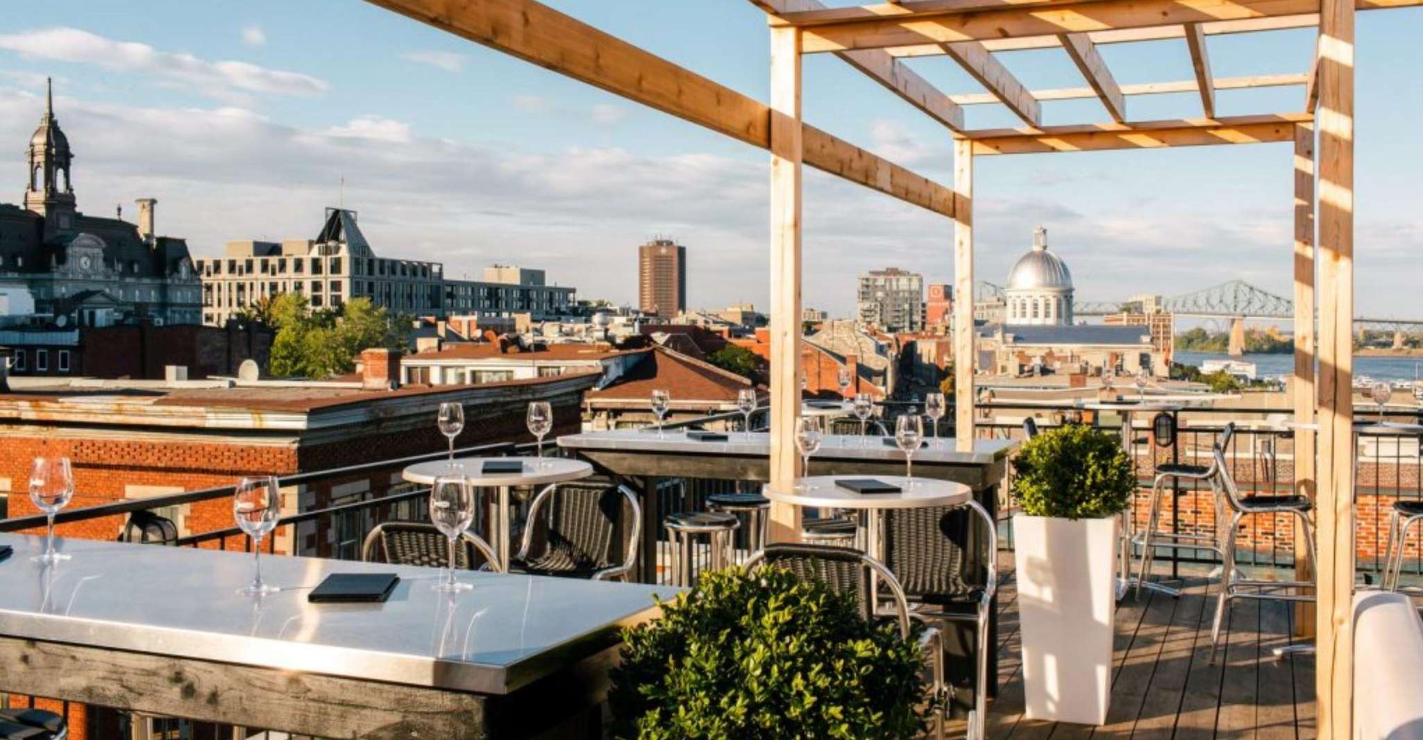 Montreal: Guided Pub Crawl of the City's Skyline Bars photo 5