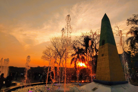 Foz do Iguaçu by night: Three Borders landmark, Ferris wheel and Baruc lounge bar Foz do Iguaçu by Night: Three-Border Monument, Ferris Wheel, and Baruc Lounge Bar