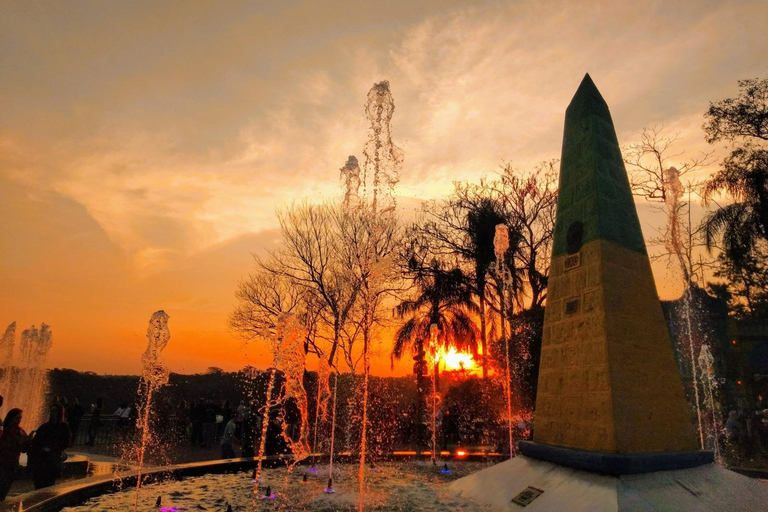 Foz do Iguaçu by night: Three Borders landmark, Ferris wheel and Baruc lounge bar Foz do Iguaçu by Night: Three-Border Monument, Ferris Wheel, and Baruc Lounge Bar