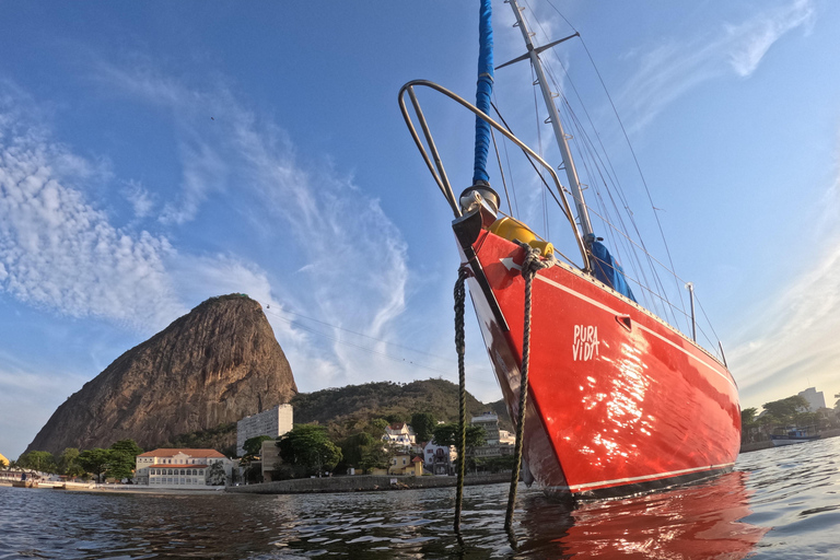 Rio de Janeiro: Sailing Sunset Tour with Snacks and Drinks