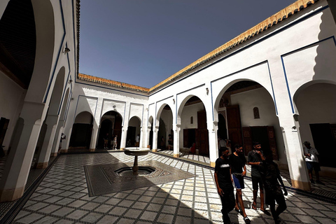 Marrakech arv: Saadiska gravar, Bahia Palace &amp; Medina TourDelad tur från mötesplats (utan inträdesbiljetter)