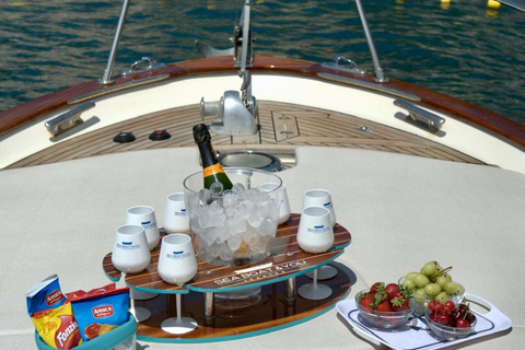 Private boat tour of the Amalfi Coast 4 hours