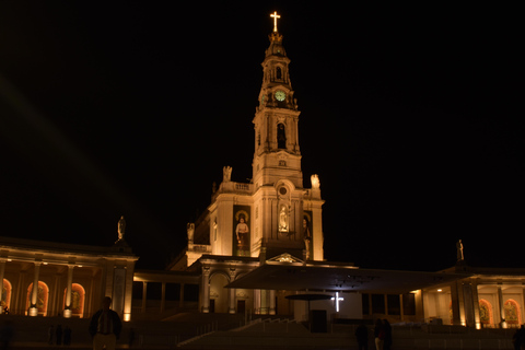 Depuis Lisbonne : Fátima de nuit – Expérience de la procession aux bougiesDe Lisbonne : Fátima de nuit – Expérience de la procession aux bougies