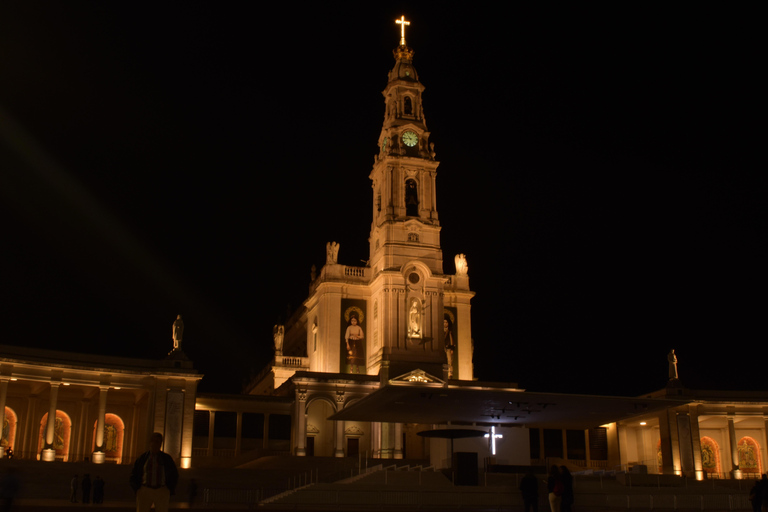Depuis Lisbonne : Fátima de nuit – Expérience de la procession aux bougiesDe Lisbonne : Fátima de nuit – Expérience de la procession aux bougies