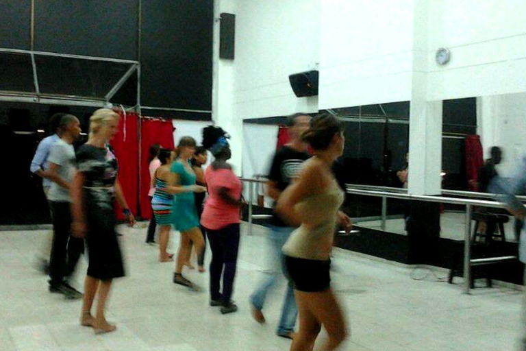 Cali: Salsa Class and Market Tour with Food Tasting