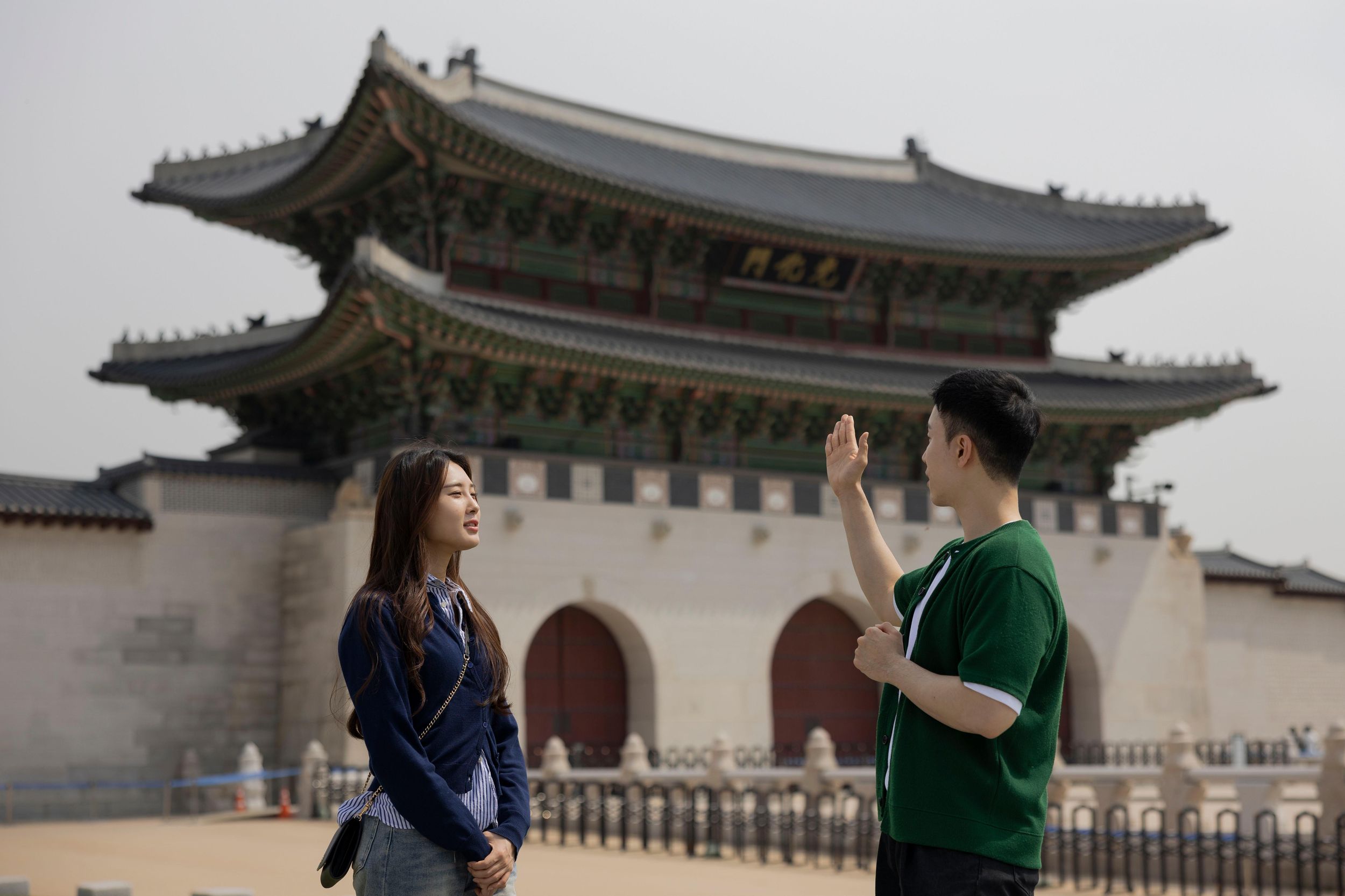 Seoul: 120-Min Gwanghwamun Tour to Understand Local Society