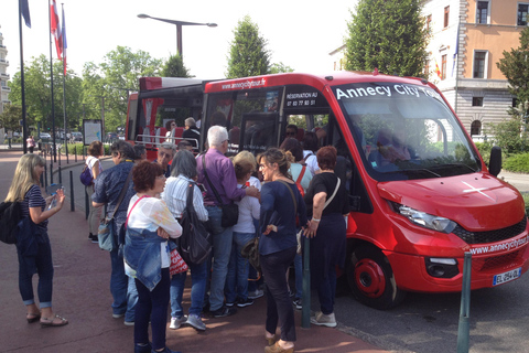 Tour di Annecy in un autobus cabriolet