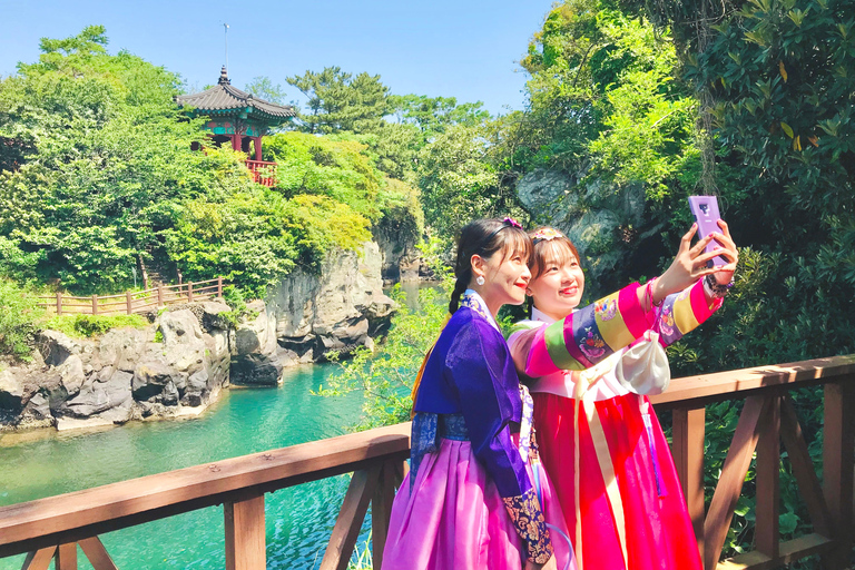 Jeju: Premium Hanbok Experience with Styling & Photo Zone 2 Hours Rental